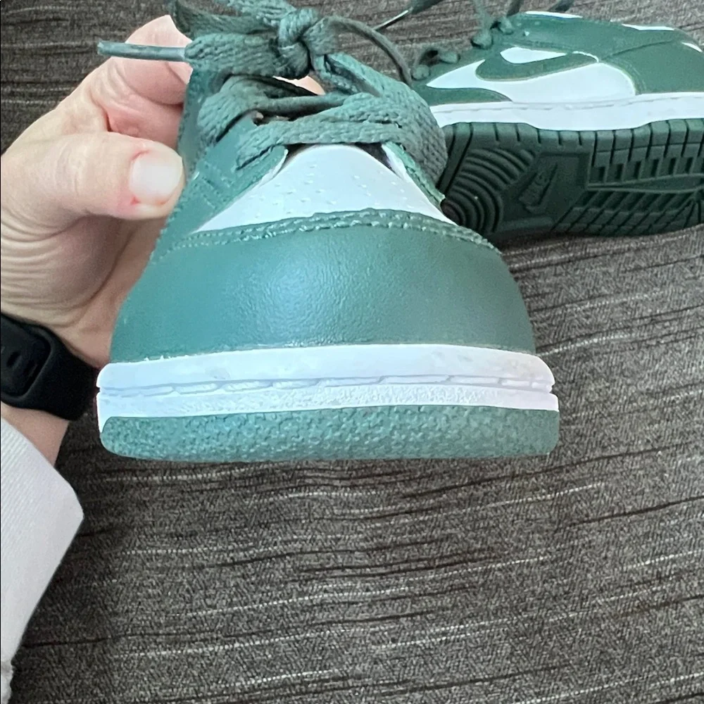 Nike - Picture 7 of 10